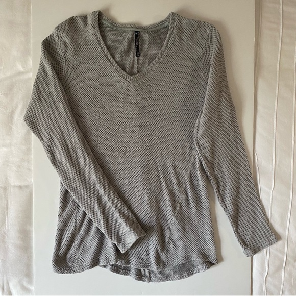 Kuhl long sleeve thermal v-neck top - Picture 7 of 7